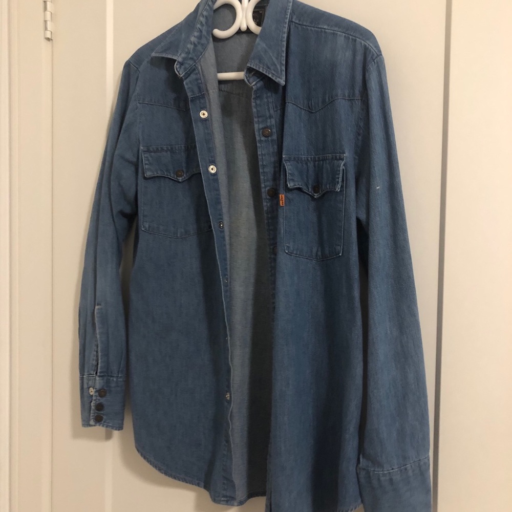 AUTHENTIC LEVIS JEAN BUTTON DOWN
